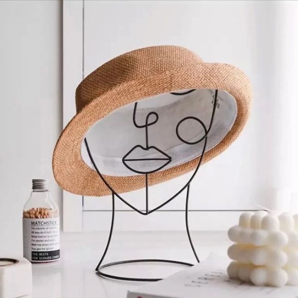 One line abstract home decor sculpture - Picture 4 of 5